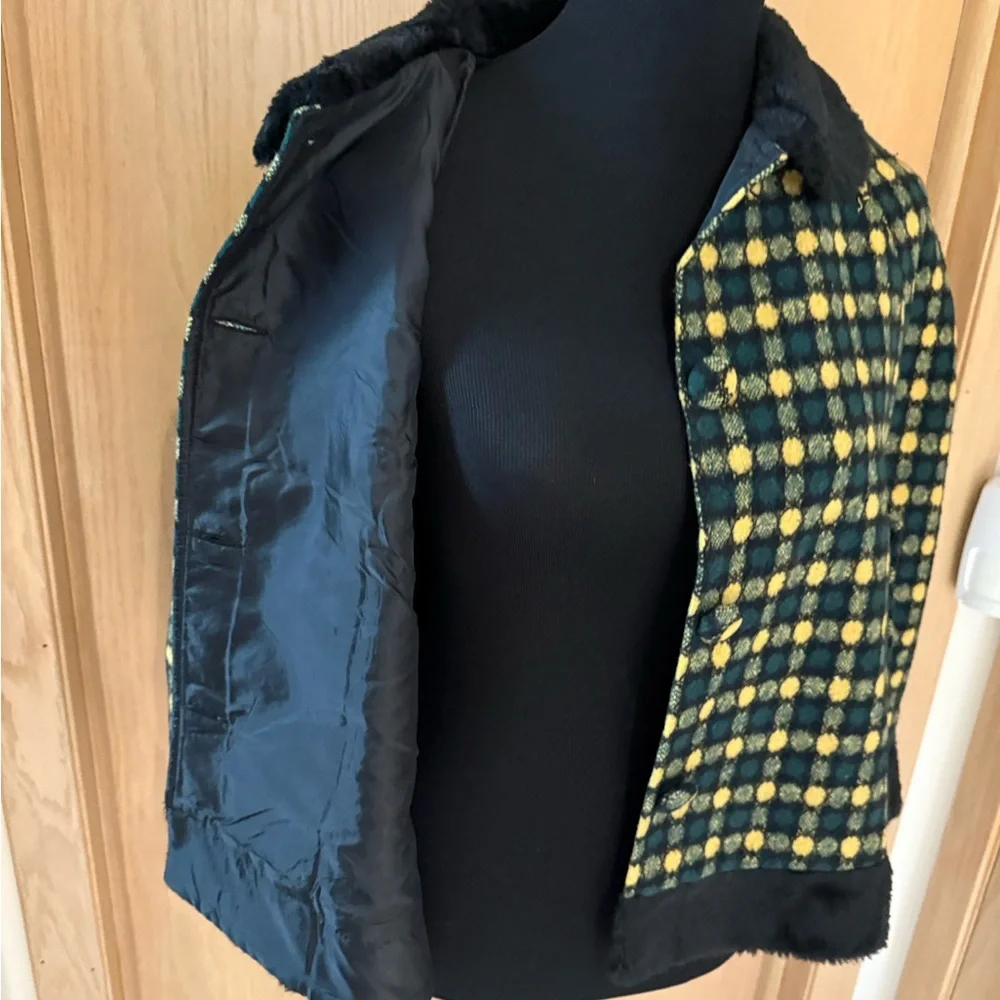 NWT Voodoo Vixen Checkered Retro Style Short Cape with Black Fur/Slash Pockets - Picture 5 of 6